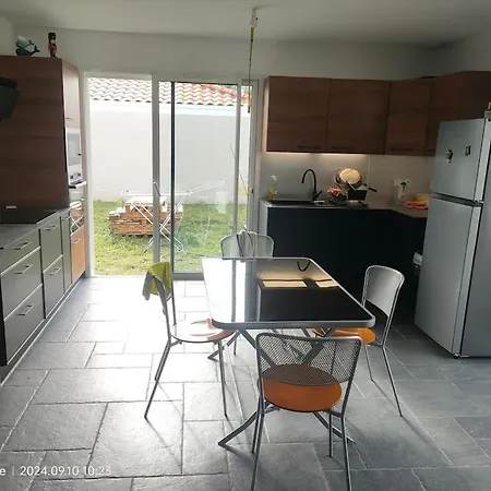 Maison Plain-pied Moderne Vila *